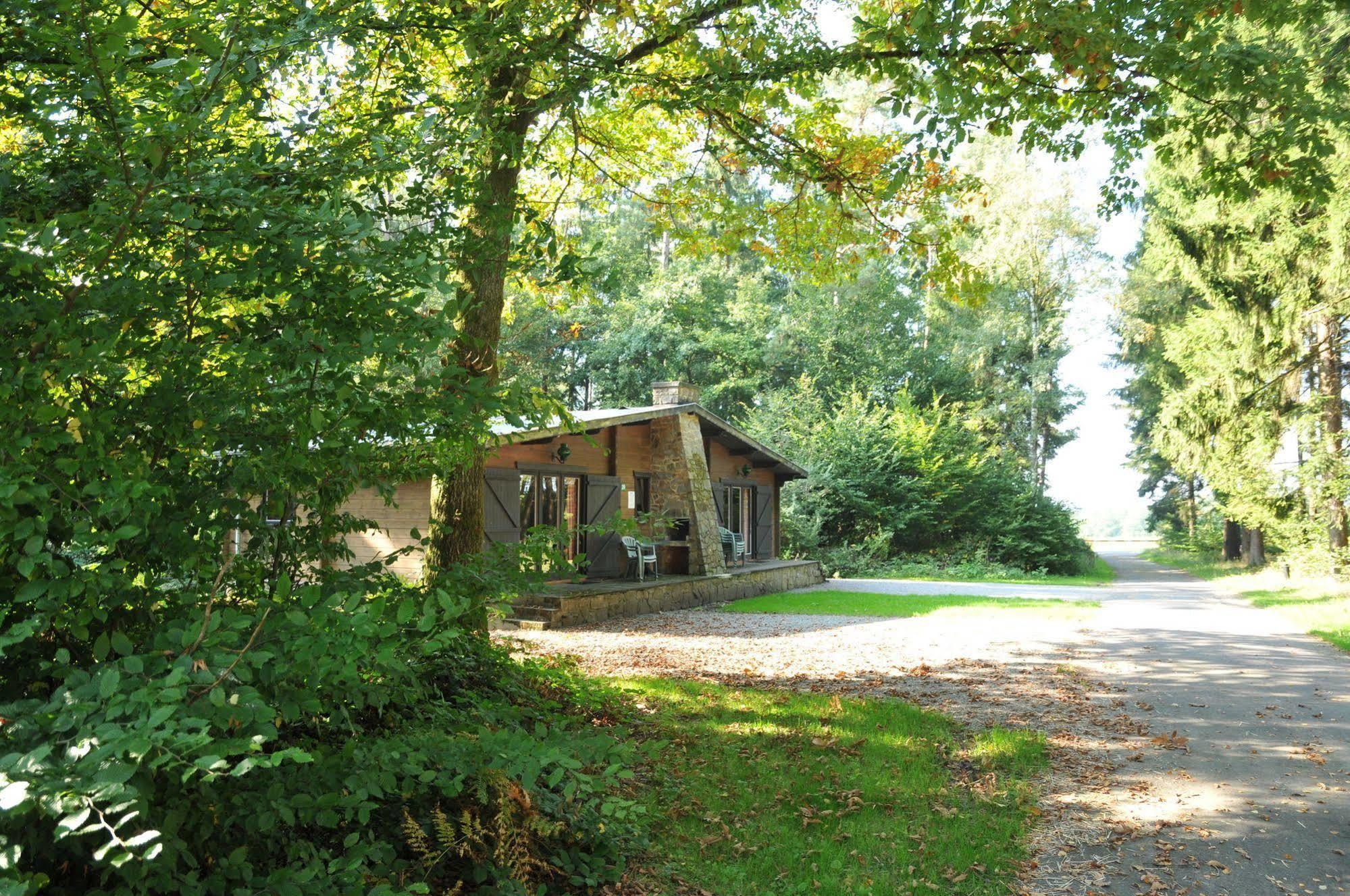 Village De Vacances De Vencimont Vonêche Esterno foto