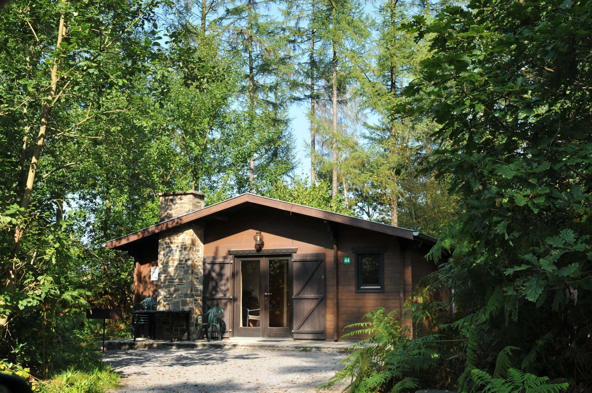 Village De Vacances De Vencimont Vonêche Esterno foto