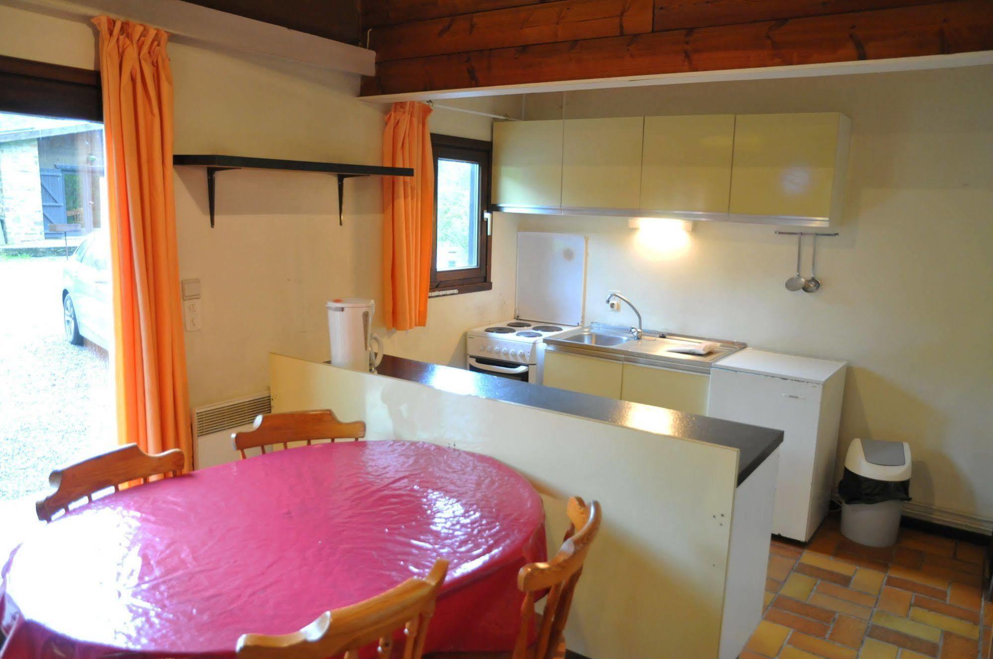 Village De Vacances De Vencimont Vonêche Esterno foto