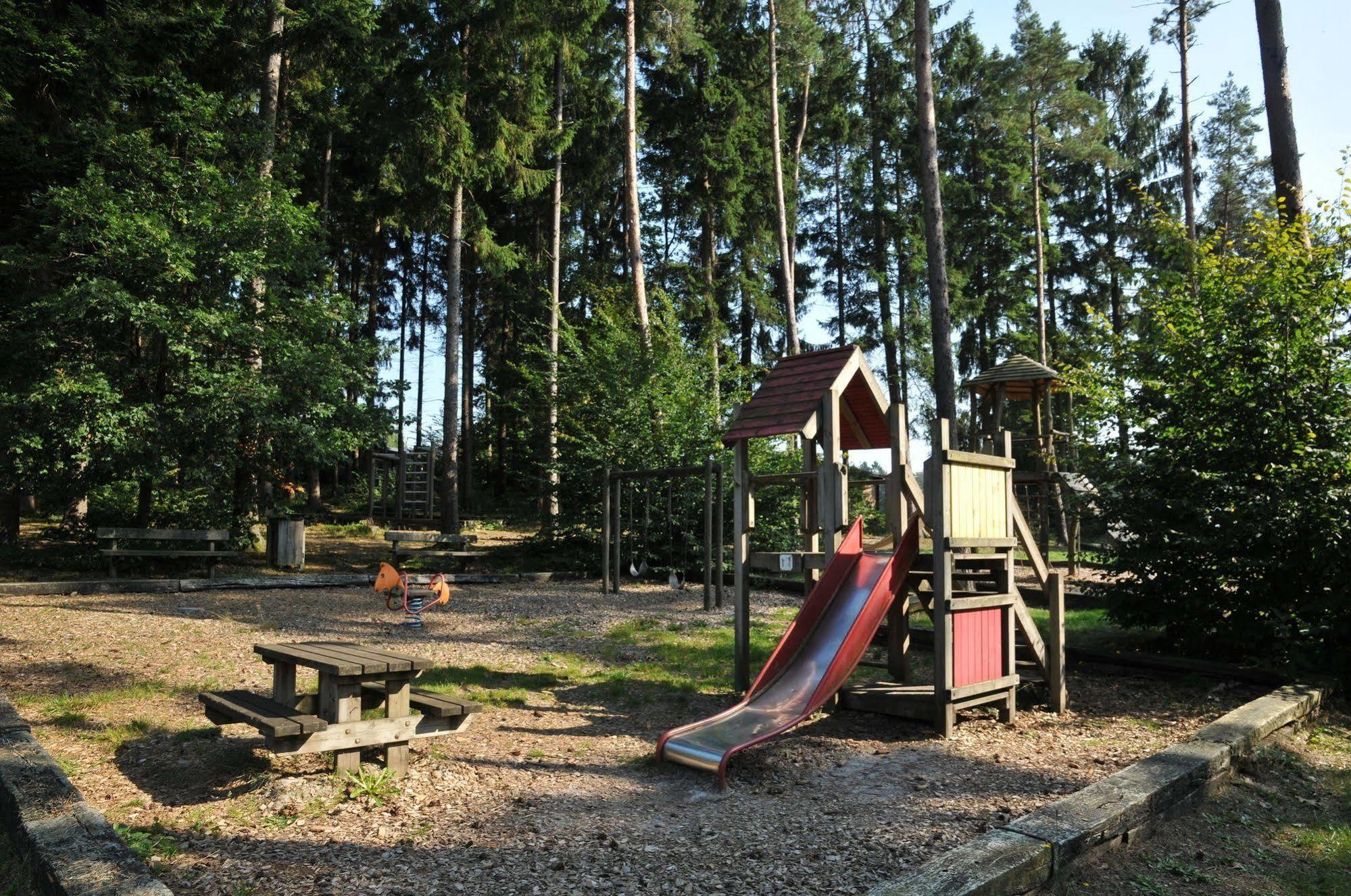 Village De Vacances De Vencimont Vonêche Esterno foto